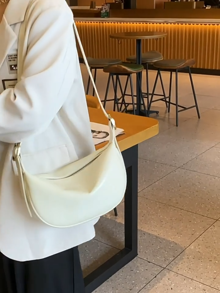真皮餃子包